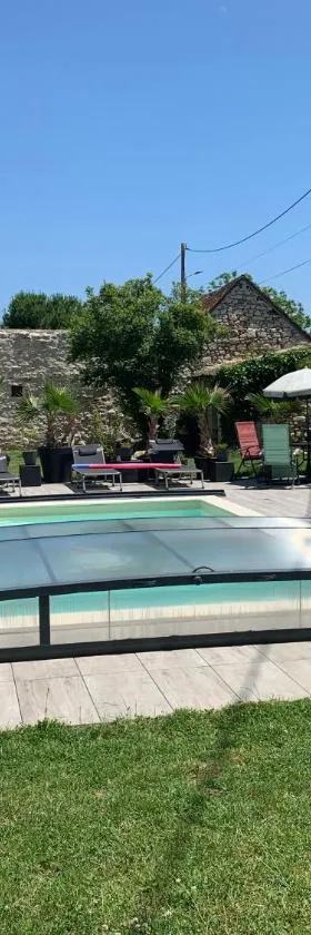 La Douce France Trianon，位于希农的酒店