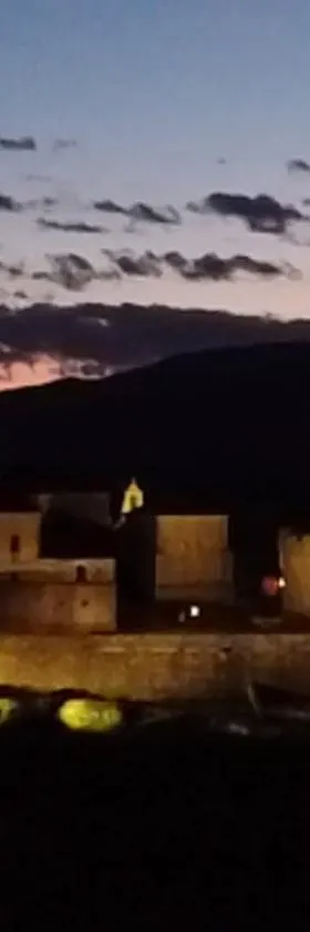 Hostal La Trucha Sanabria，位于普韦布拉桑纳比亚的酒店