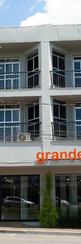 Grande Avenida Hotel，位于帕特罗西尼乌的酒店