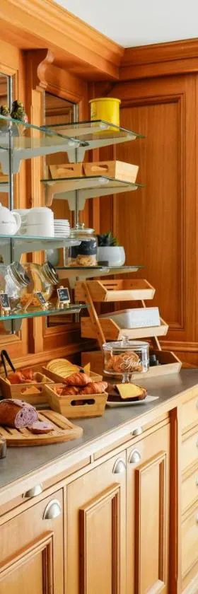 Brit Hotel Essentiel REIMS Taissy，位于兰斯的酒店
