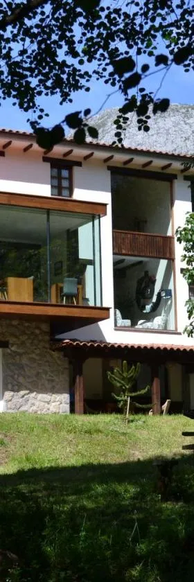Alesga Hotel Rural - Valles del Oso -Asturias，位于San Salvador的酒店