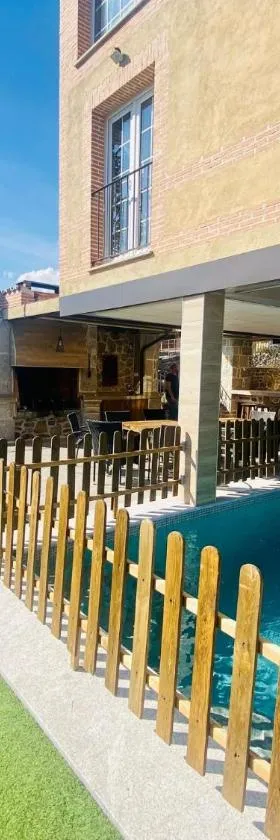 Raices，位于Robledondo的酒店