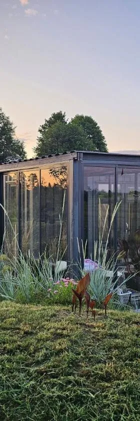Vaitų Riešutynė - Small shipping container house，位于Antanava的酒店