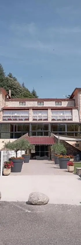 Logis Hotel Restaurant Mas de la Prairie，位于勒维冈的酒店