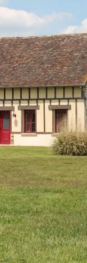 Logement au coeur d'un haras avec accès à l'étang，位于Chassé的酒店