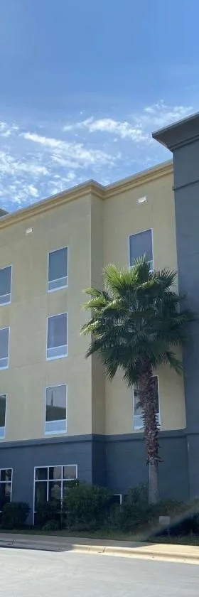 Hampton Inn by Hilton Leesville Fort Johnson，位于Leesville的酒店