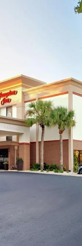 艾米丽亚岛希尔顿恒庭酒店，位于费南迪纳比奇的酒店