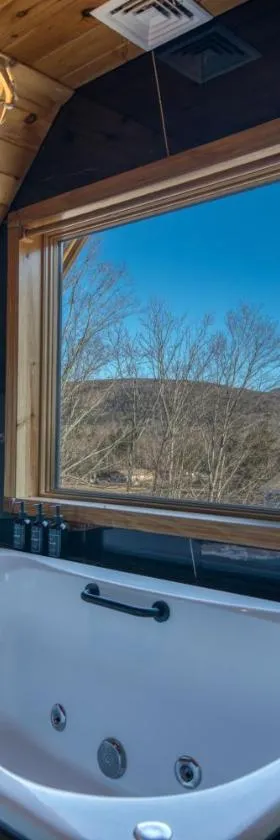 The Haüs Windham - Luxury Suites, Hot Tub, Mountain Views!，位于温德姆的酒店