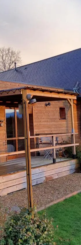 L’’ Ensoleillée Au Doux Refuge，位于Cordebugle的酒店