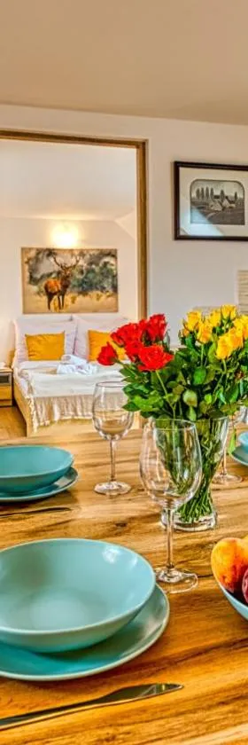 Izerska Baza - basen, ebike, narty, sauna, jacuzzi, las blisko Świeradów Zdrój - 5D Apartamenty，位于Giebułtów的酒店