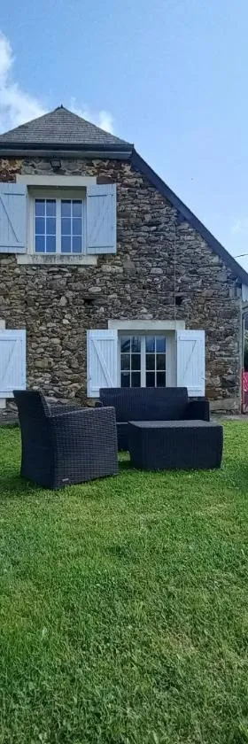 Maison de vacances avec jardin，位于Adé的酒店