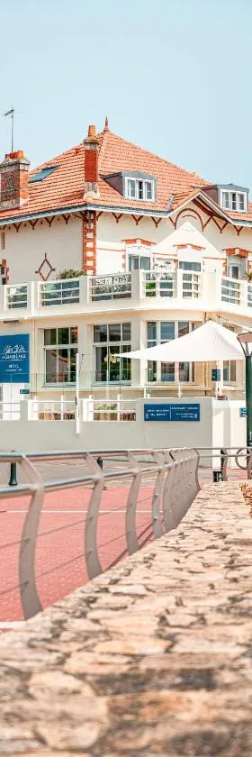 Hôtel de charme & SPA Le Grand Large，位于拉贝尔讷里昂雷茨的酒店