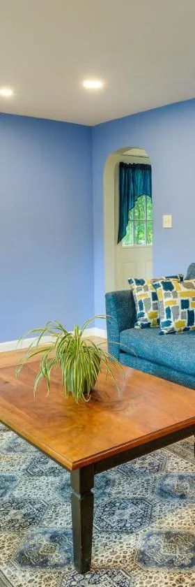 Dog-Friendly Fitchburg Vacation Rental, Hike and Ski，位于菲奇堡的酒店