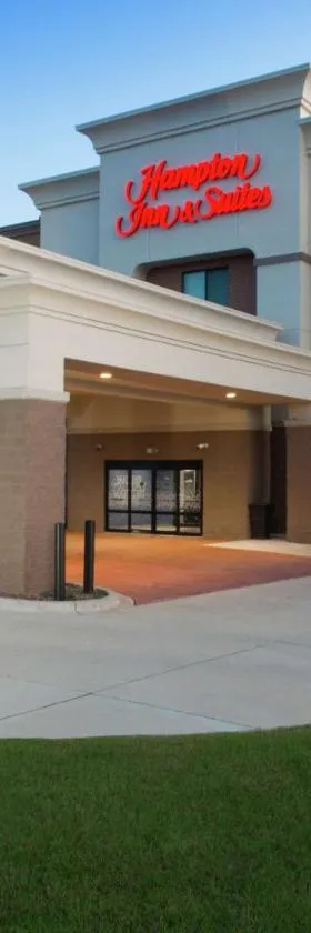 安肯尼希尔顿恒庭旅馆&套房酒店，位于安克尼的酒店