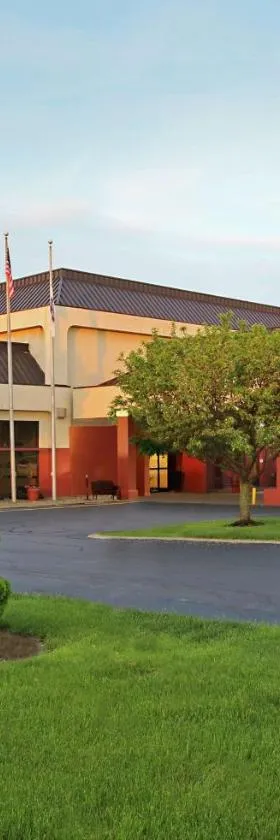 阿什塔布拉希尔顿恒庭酒店，位于Austinburg的酒店