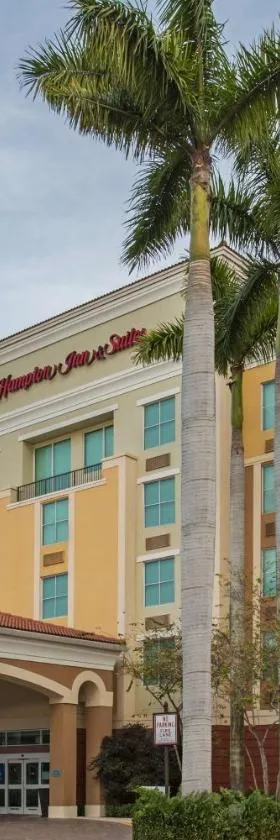 劳德代尔堡米拉马尔希尔顿恒庭旅馆&套房酒店，位于米拉玛的酒店