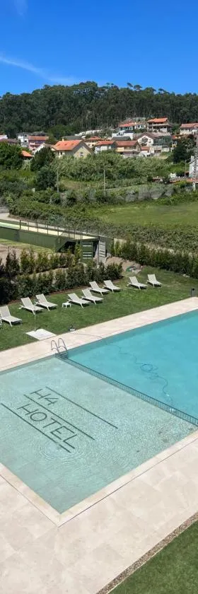 Hotel H4 Cangas 3 Superior，位于坎加斯德穆拉索的酒店