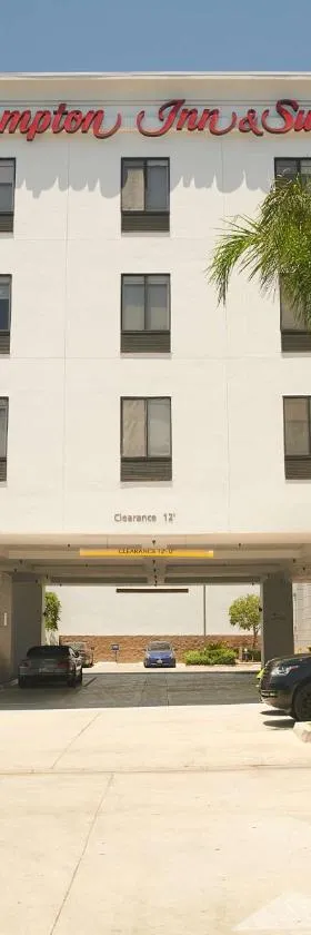 谢尔曼奥克斯希尔顿恒庭旅馆&套房酒店，位于谢尔曼·奥克斯的酒店