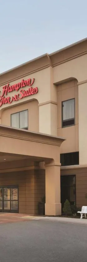 马瓦希尔顿恒庭旅馆&套房酒店，位于莫沃的酒店