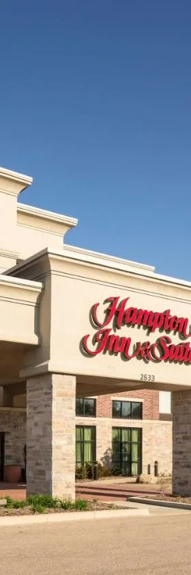 格拉夫顿套房&汉普顿酒店，位于Grafton的酒店