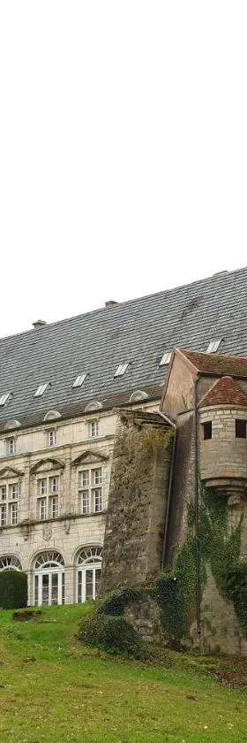 Chateau de Frasne，位于Frasne-le-Château的酒店