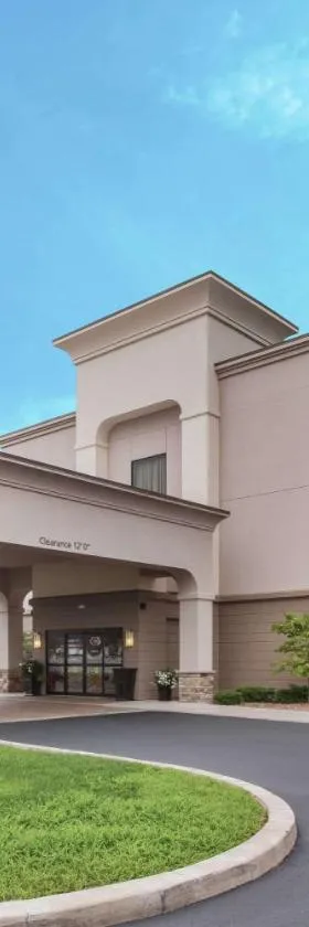 布鲁克波特汉普顿酒店，位于Brockport的酒店