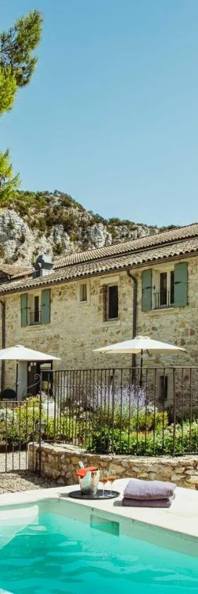 Maison CHENET - Les Chambres Entre Vigne et Garrigue - Teritoria，位于Pujaut的酒店