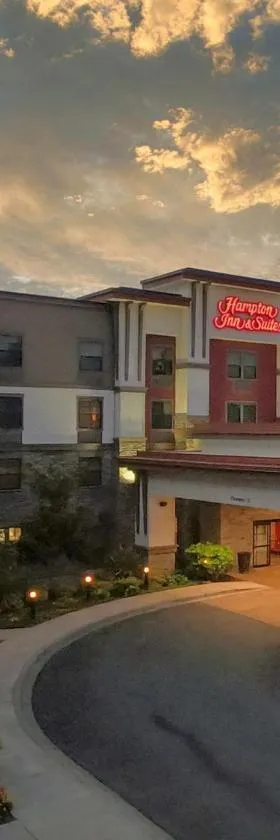 杜邦汉普顿套房酒店，位于杜邦的酒店
