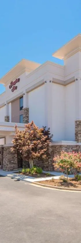 威尔克斯伯纳希尔顿恒庭酒店，位于威尔克斯伯纳的酒店