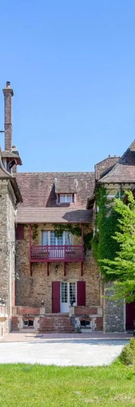 Le Petit Château de Barbizon au Bois du Mée，位于巴比松的酒店