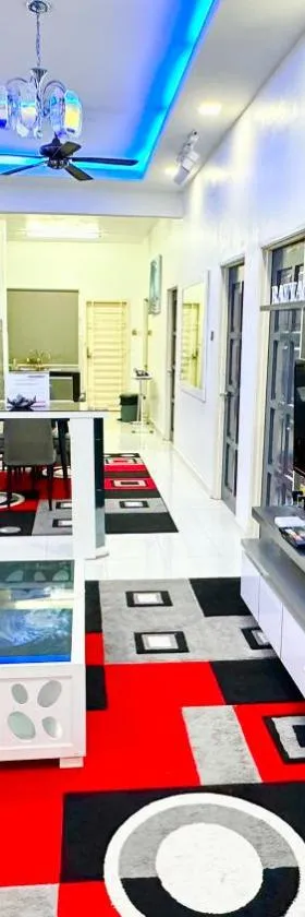 Landed Rayyan Homestay Gong Badak Kuala Nerus Free Wifi Full Aircond，位于Kampong Pengkalan Maras的酒店