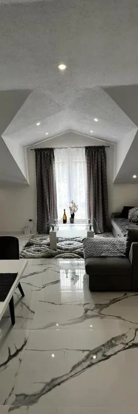 Luxury Apartment Megy，位于奥托查茨的酒店