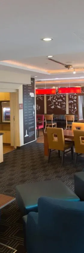 林肯北万豪广场套房酒店，位于林垦的酒店