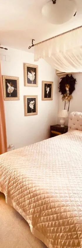 Villa Golda, The whole house Biker Friendly，位于Rijeka Reževići的酒店