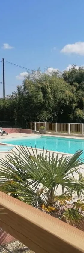 Camping L'oasis Du Berry，位于圣戈尔捷的酒店