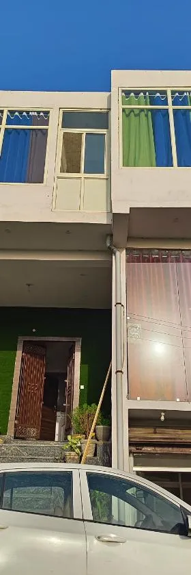 ANANYA HOTEL & AYURVEDA HWC，位于Etāwah的酒店