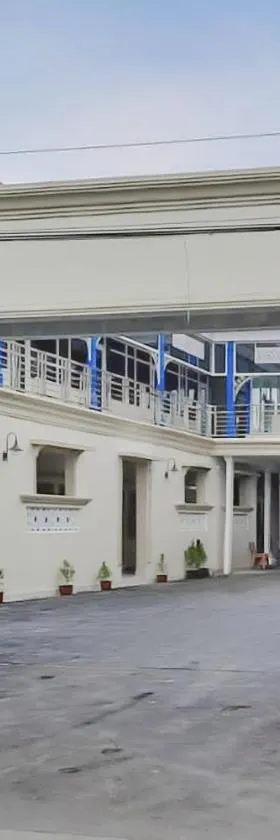 Urbanview Hotel MM Indramayu by RedDoorz，位于Indramayu的酒店