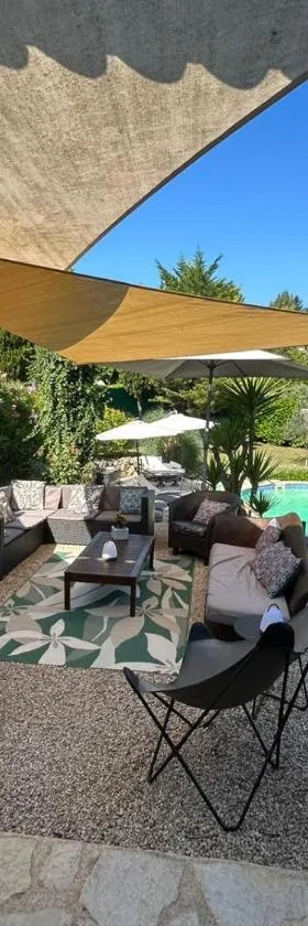 VILLA Sybel au charme provencal，位于勒鲁雷的酒店