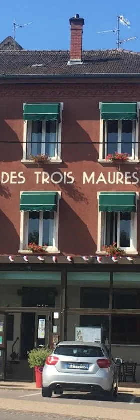 Hôtel-restaurant Les Trois Maures，位于杜河畔凡尔登的酒店