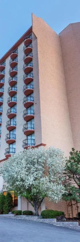 Embassy Suites by Hilton Kansas City Plaza，位于堪萨斯城的酒店