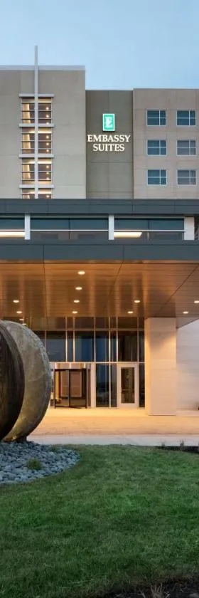 Embassy Suites by Hilton Kansas City Olathe，位于奥拉西的酒店