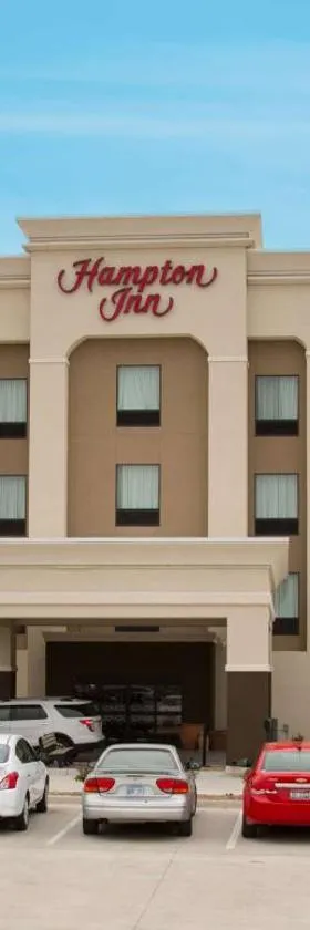 Hampton Inn McPherson，位于McPherson的酒店