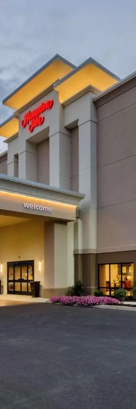 维吉尼亚州卡温顿汉普顿酒店，位于Covington的酒店