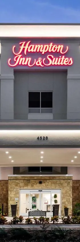 西墨尔本棕榈湾路汉普顿套房酒店 ，位于墨尔本的酒店