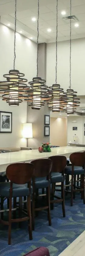 Hampton Inn & Suites Mount Laurel/Moorestown，位于劳雷尔山的酒店