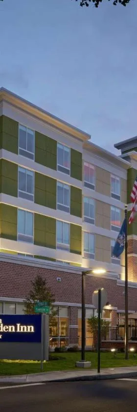 Hilton Garden Inn Corning Downtown，位于康宁的酒店