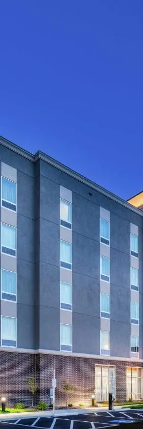 Hampton Inn Gardner，位于Gardner的酒店