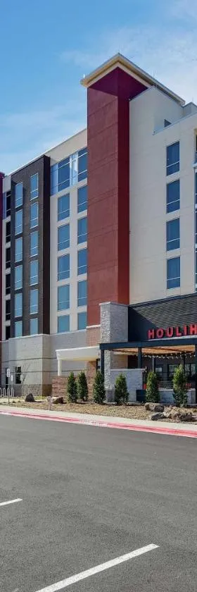 Embassy Suites by Hilton Jonesboro Red Wolf Convention Center，位于琼斯伯勒的酒店
