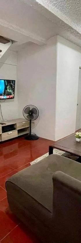 Transient Home at Tierra Vista near SM Dasma with Wifi and Netflix，位于Mabatang的酒店