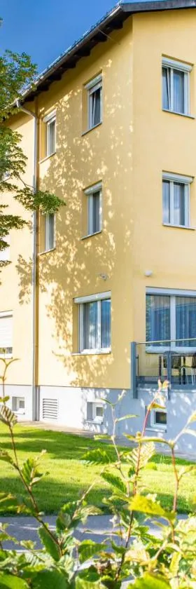 JUFA Hotel Garni Stubenberg am See，位于滨湖施图本贝格的酒店